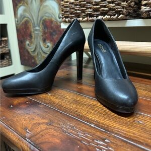 Micheal Michael Kors leather heels Black 6.5